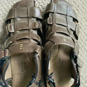 Med St. John’s bay sandals sze 11